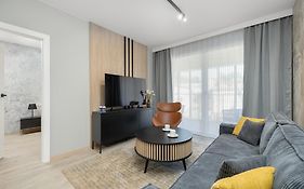 Nowoczesny i Elegancki Apartament A212 z Balkonem i Parkingiem by Noclegi Renters